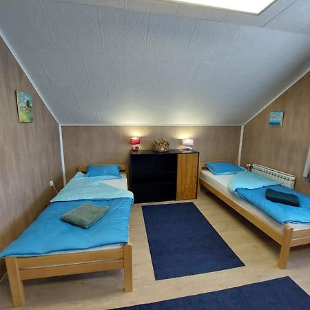 Novska Hostel Suzzzy מראה חיצוני תמונה