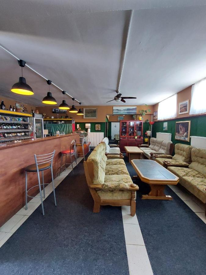 Novska Hostel Suzzzy מראה חיצוני תמונה