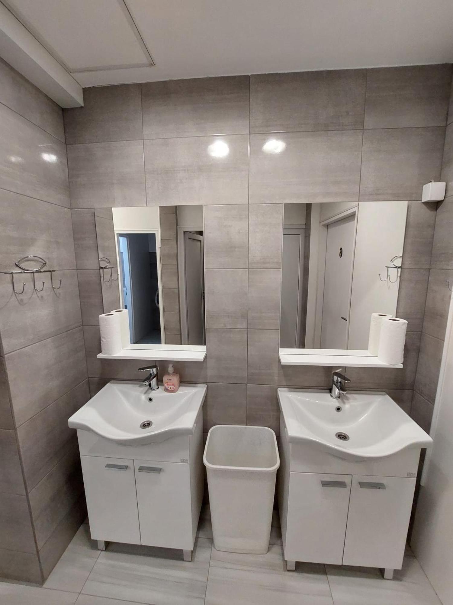 Novska Hostel Suzzzy מראה חיצוני תמונה