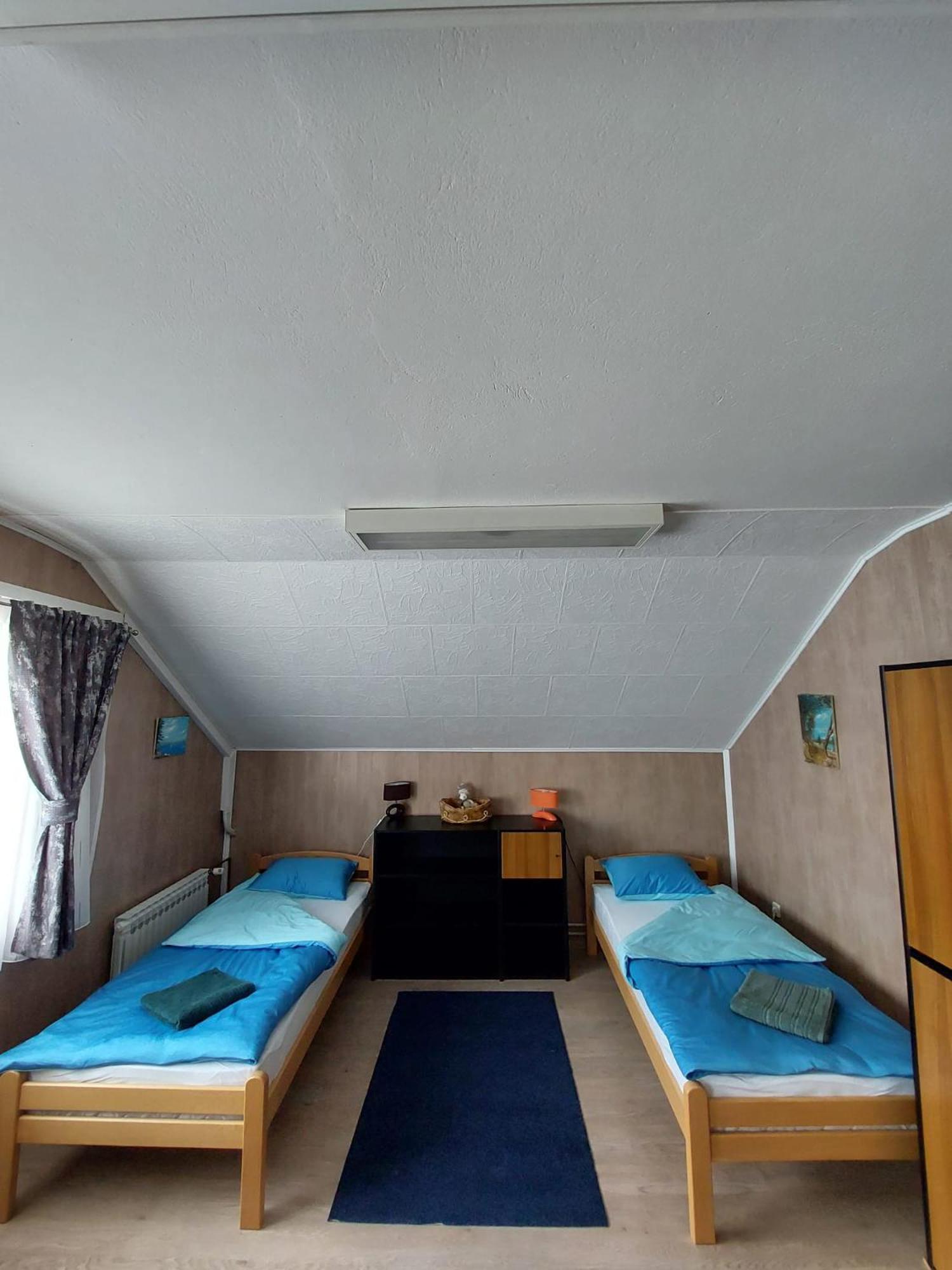 Novska Hostel Suzzzy מראה חיצוני תמונה